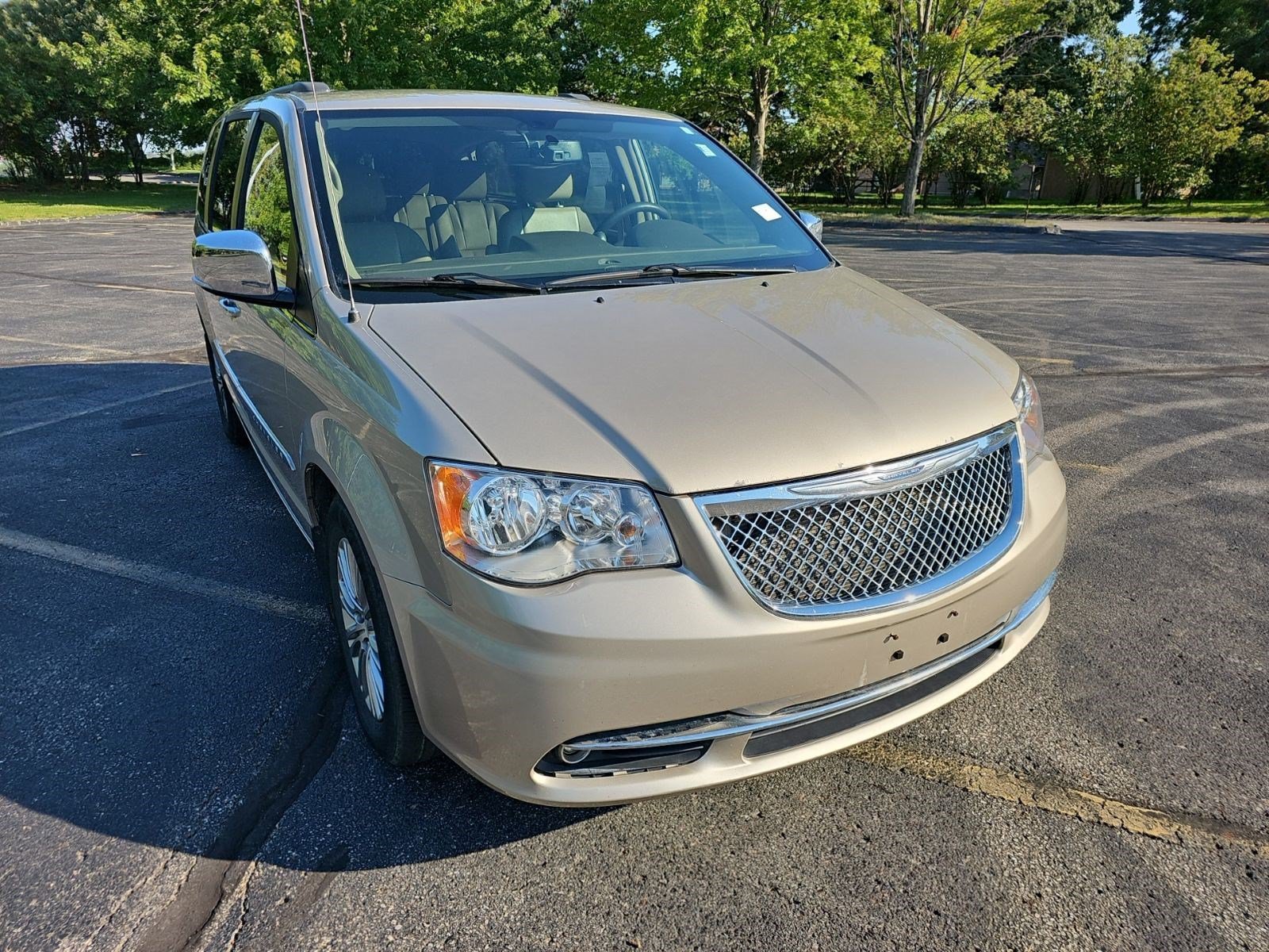 Used 2016 Cashmere/Sandstone Pearlcoat Chrysler Touring-L image 7