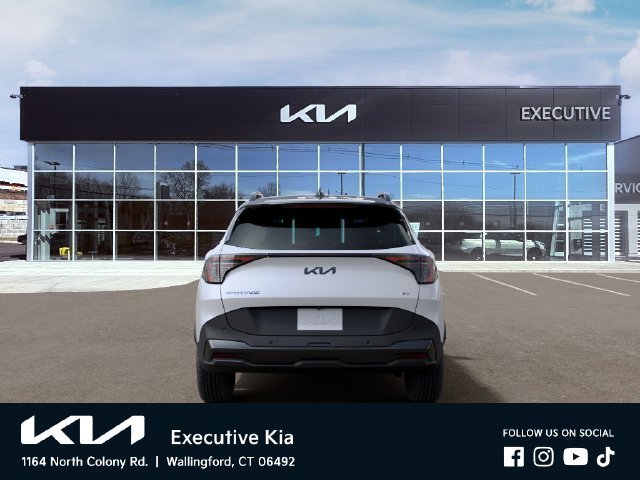New 2027 Glacial White Pearl / Black Ro Kia X-Line image 5
