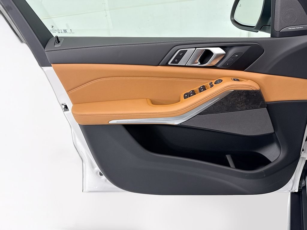 New 2026 White Metallic BMW sDrive40i image 23