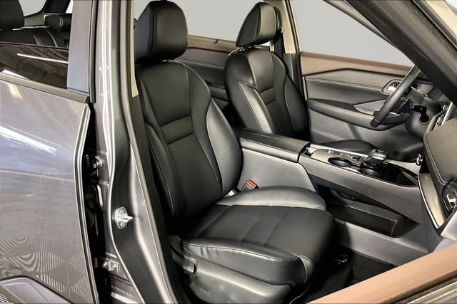 Used 2022 Gray Nissan SV image 28