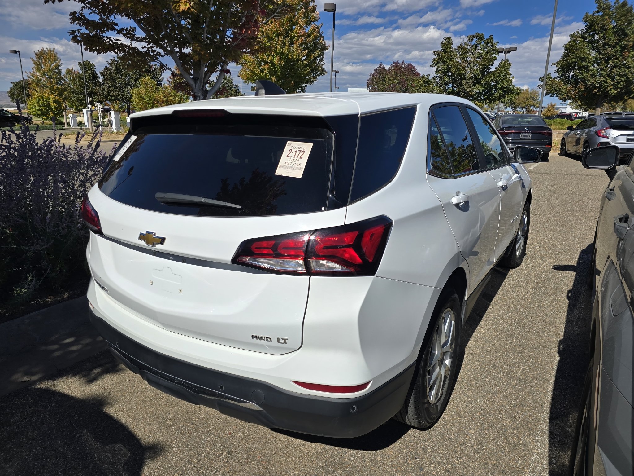 Used 2024 Summit White Chevrolet LT image 6