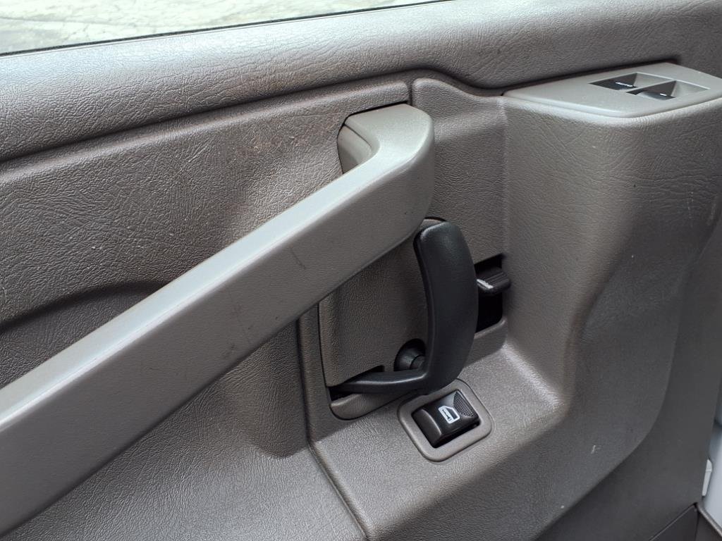 2019 Chevrolet Express Cargo Work Van - Photo 11