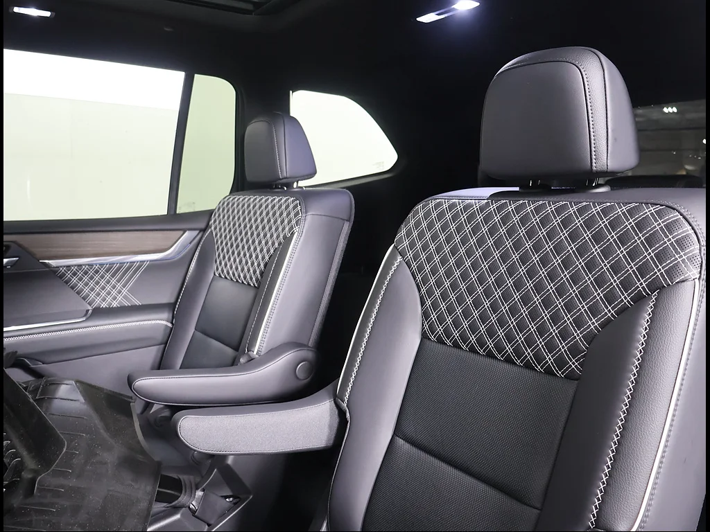 Used 2024 Summit White GMC Denali image 10