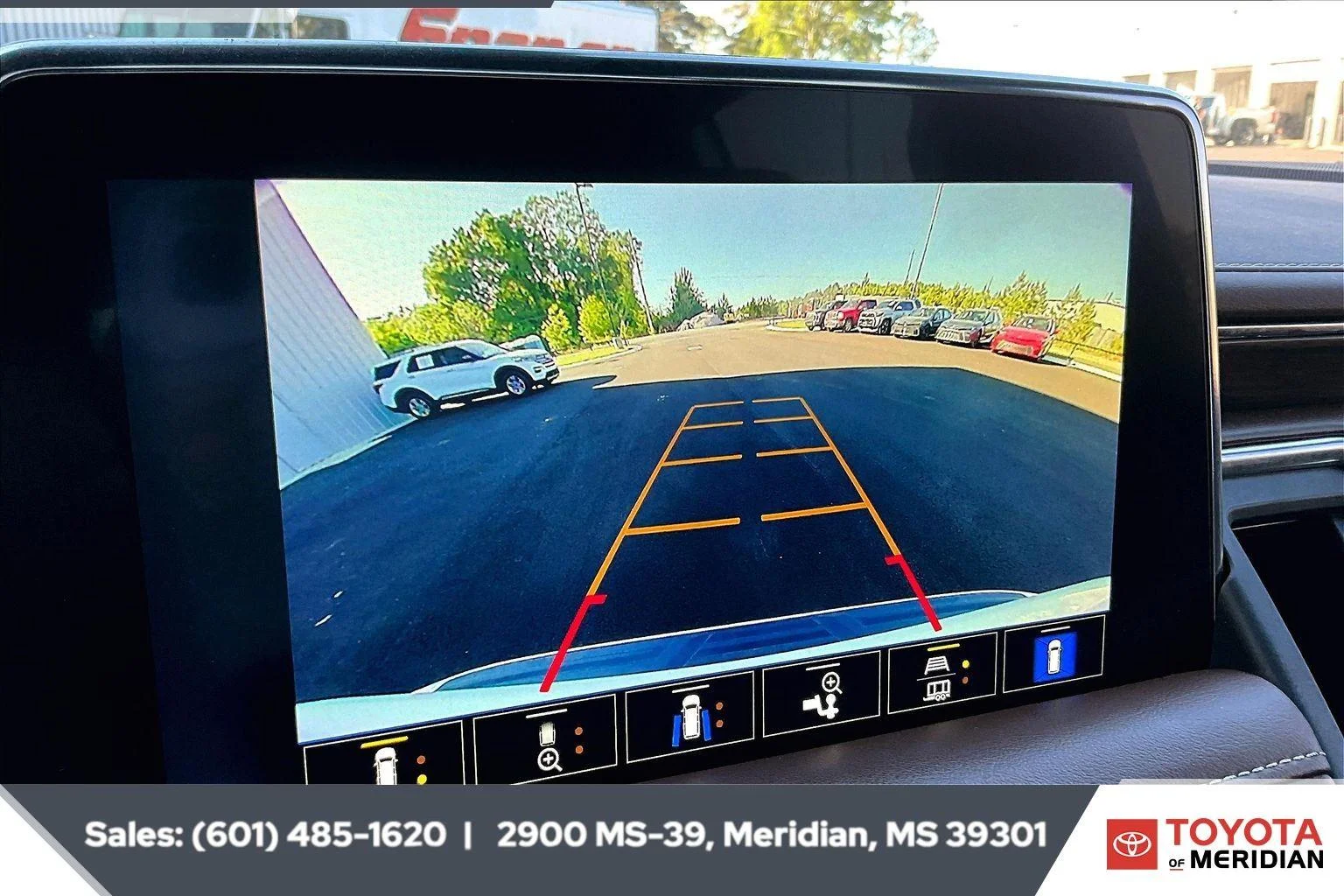 Used 2022 Iridescent Pearl Tricoat Chevrolet High Country image 14