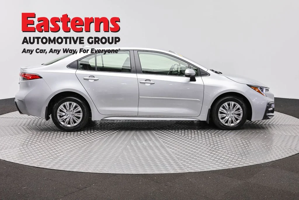 Used 2022 Silver Toyota SE image 3