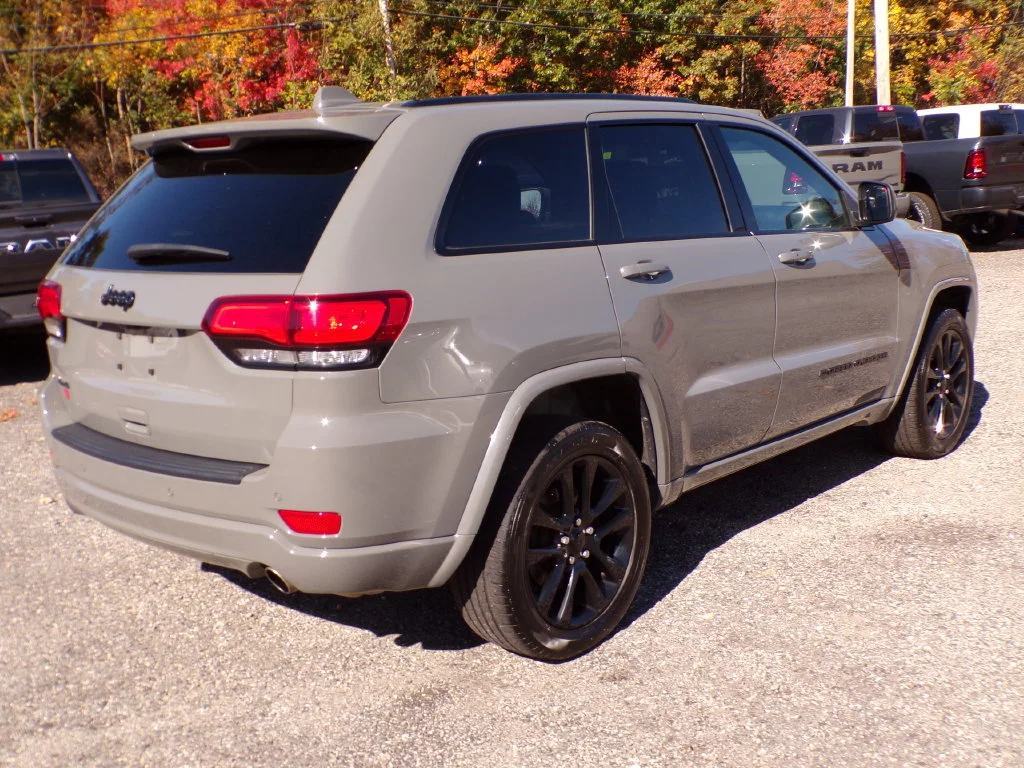 Used 2022 Gray Jeep Laredo X image 12