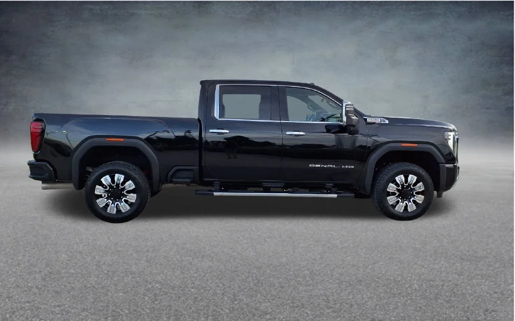 Used 2025 Black GMC Denali image 8