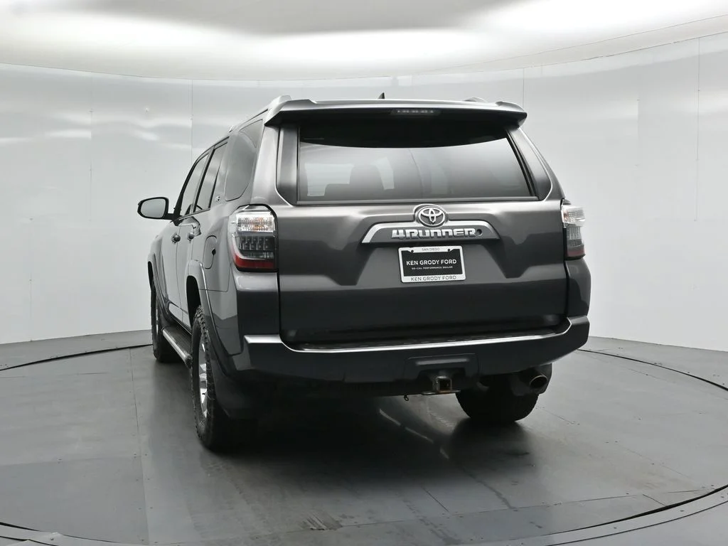 Used 2014 Gray Toyota SR5 image 24