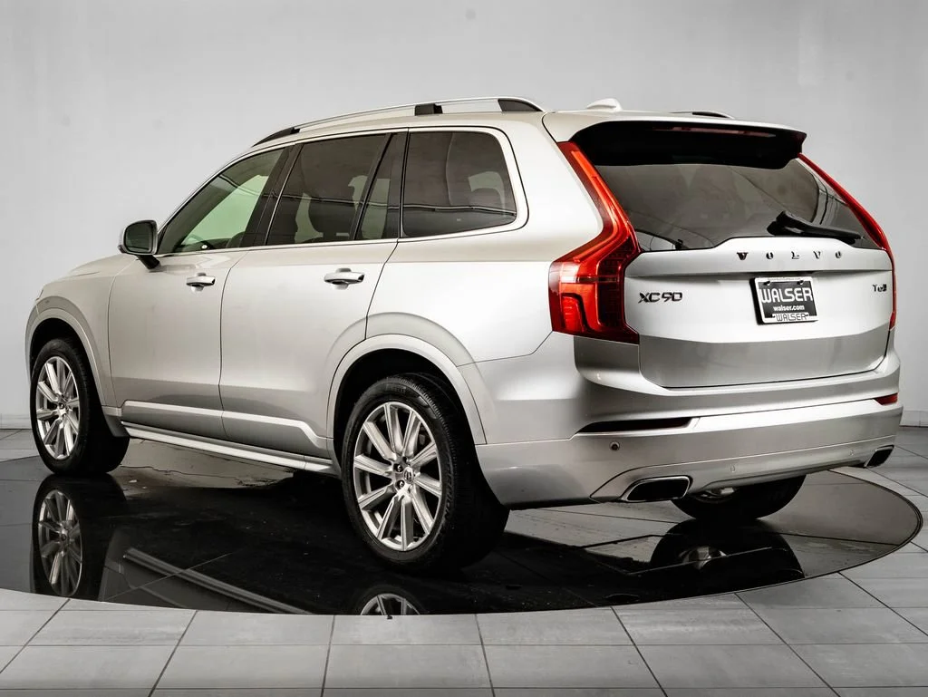 Used 2018 Bright Silver Metallic Volvo T6 Momentum image 6