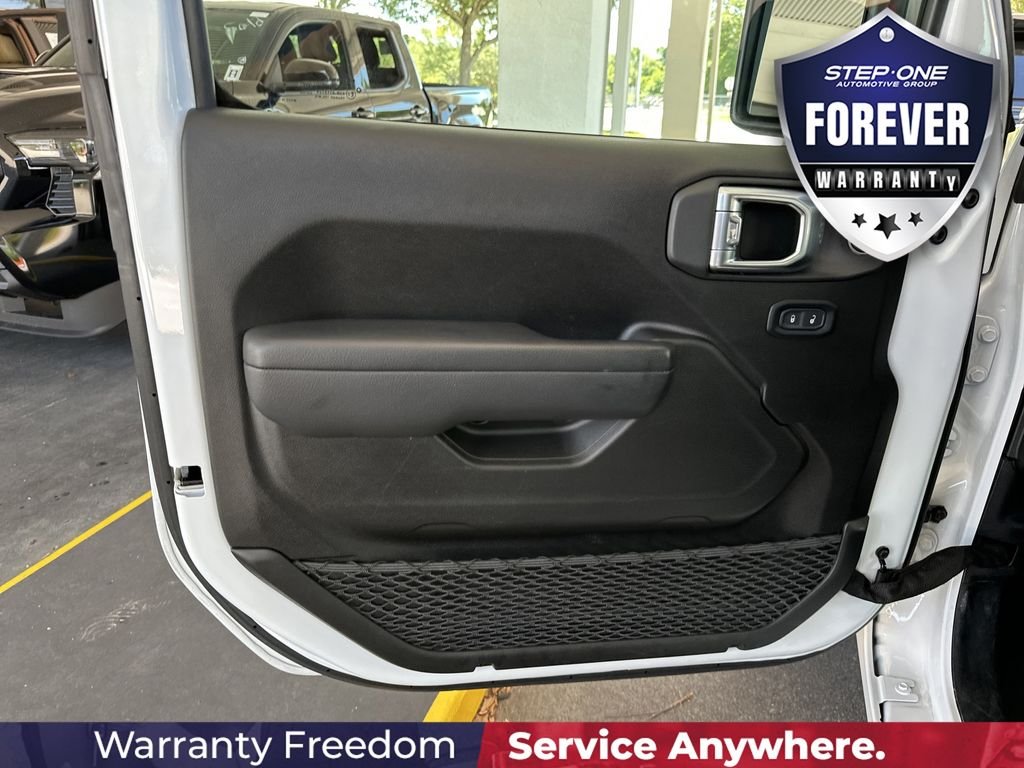 Used 2025 White Jeep Sport S image 11