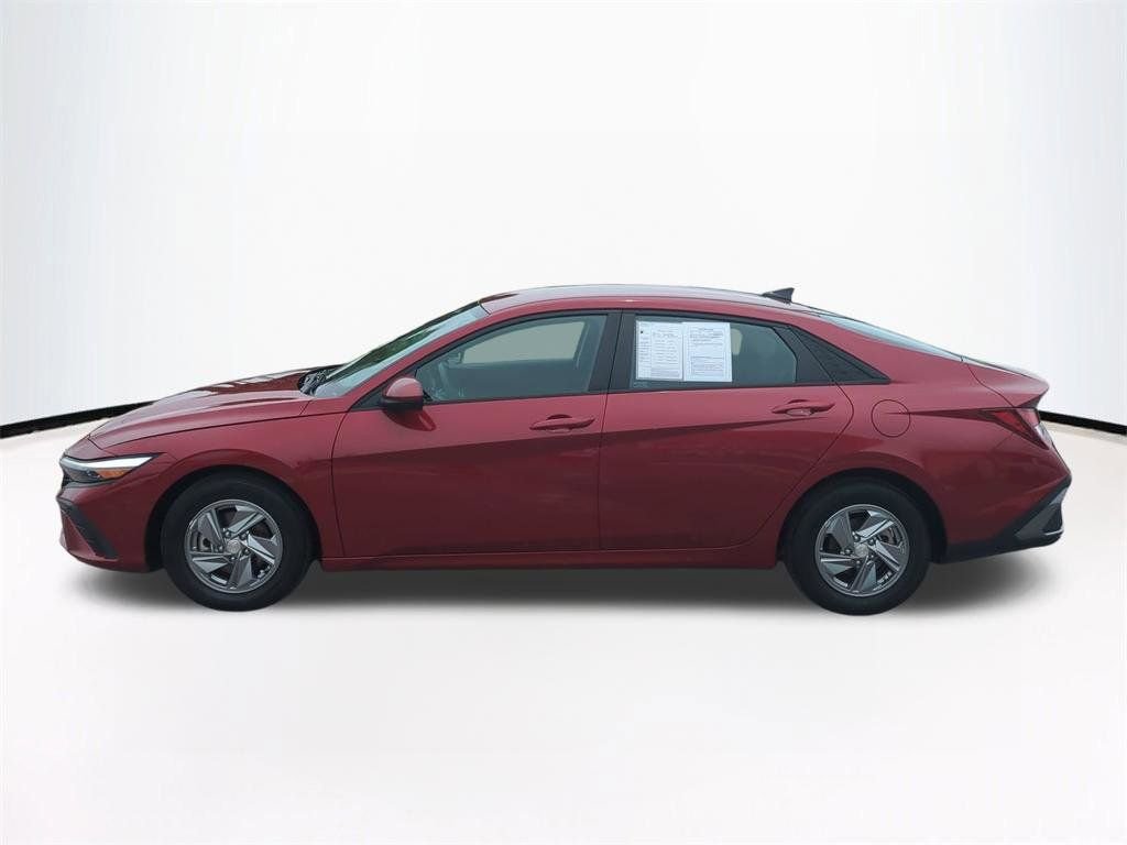 Used 2024 Red Hyundai SE image 8