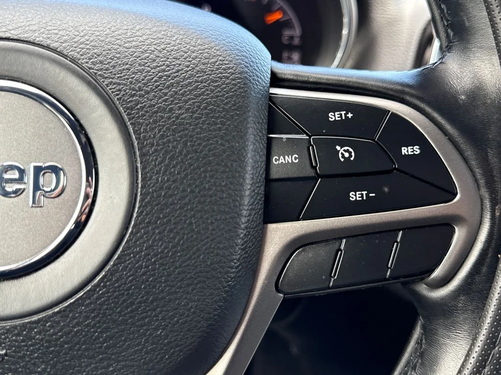 Certified Used 2021 White Jeep Laredo X image 16