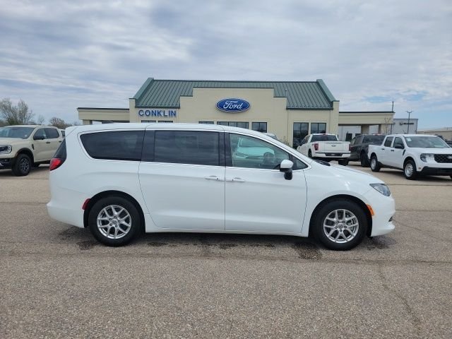 2023 Chrysler Voyager LX - Photo 21