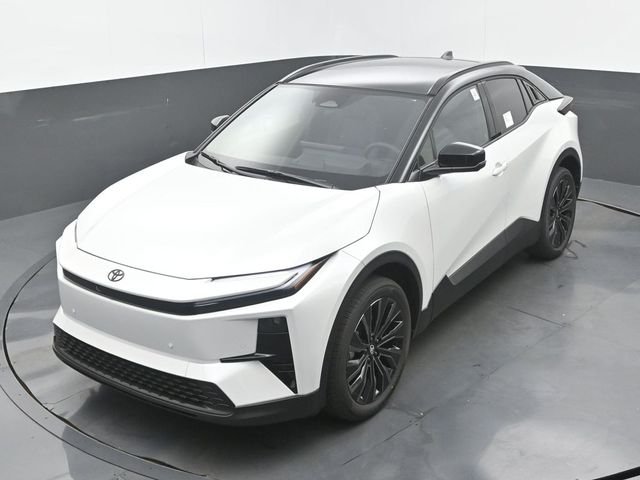 New 2026 Wind Chill Pearl/Black Toyota XSE image 31