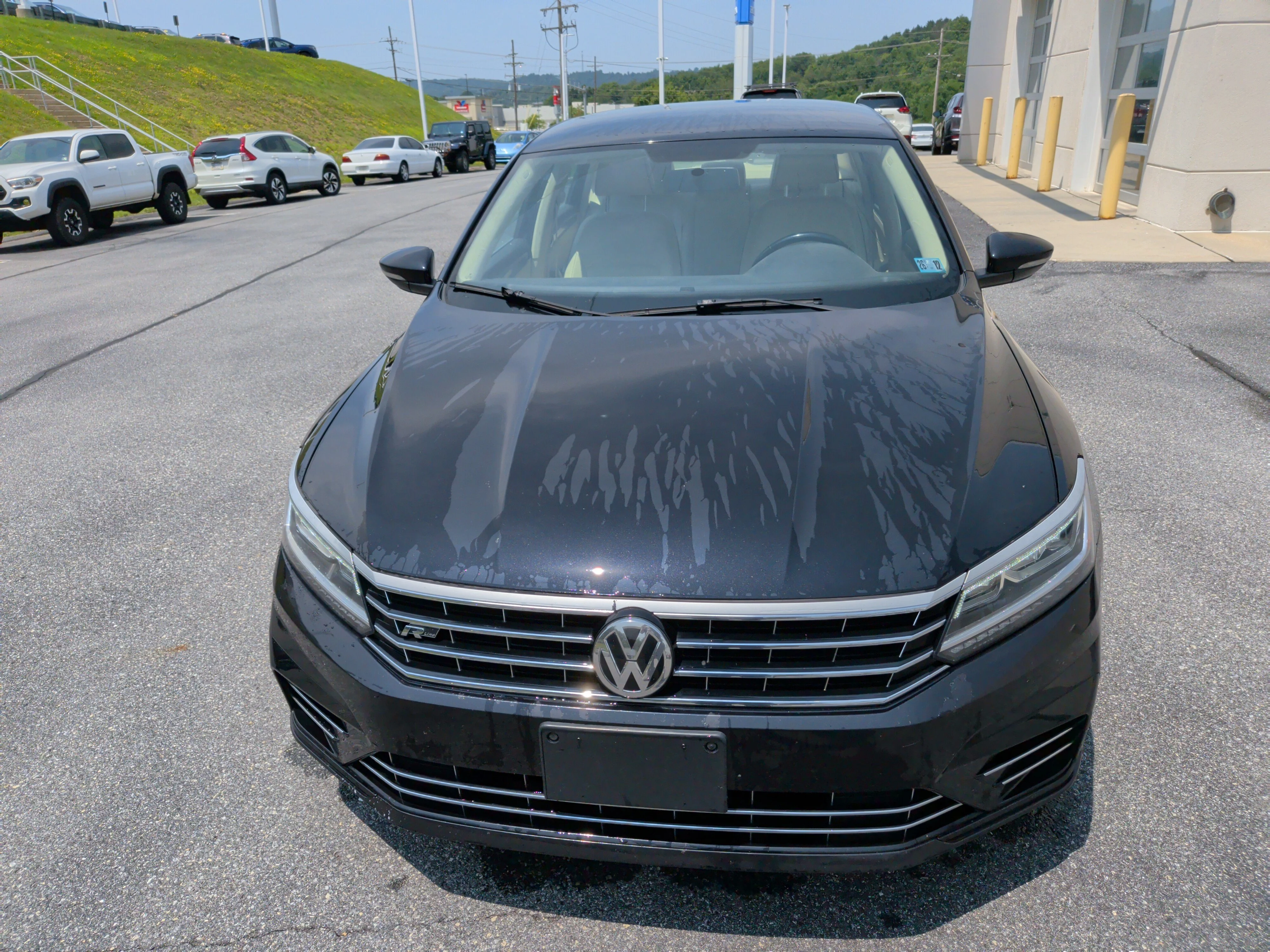 Used 2017 Deep Black Pearl Volkswagen R-Line w/Comfort Pkg image 7
