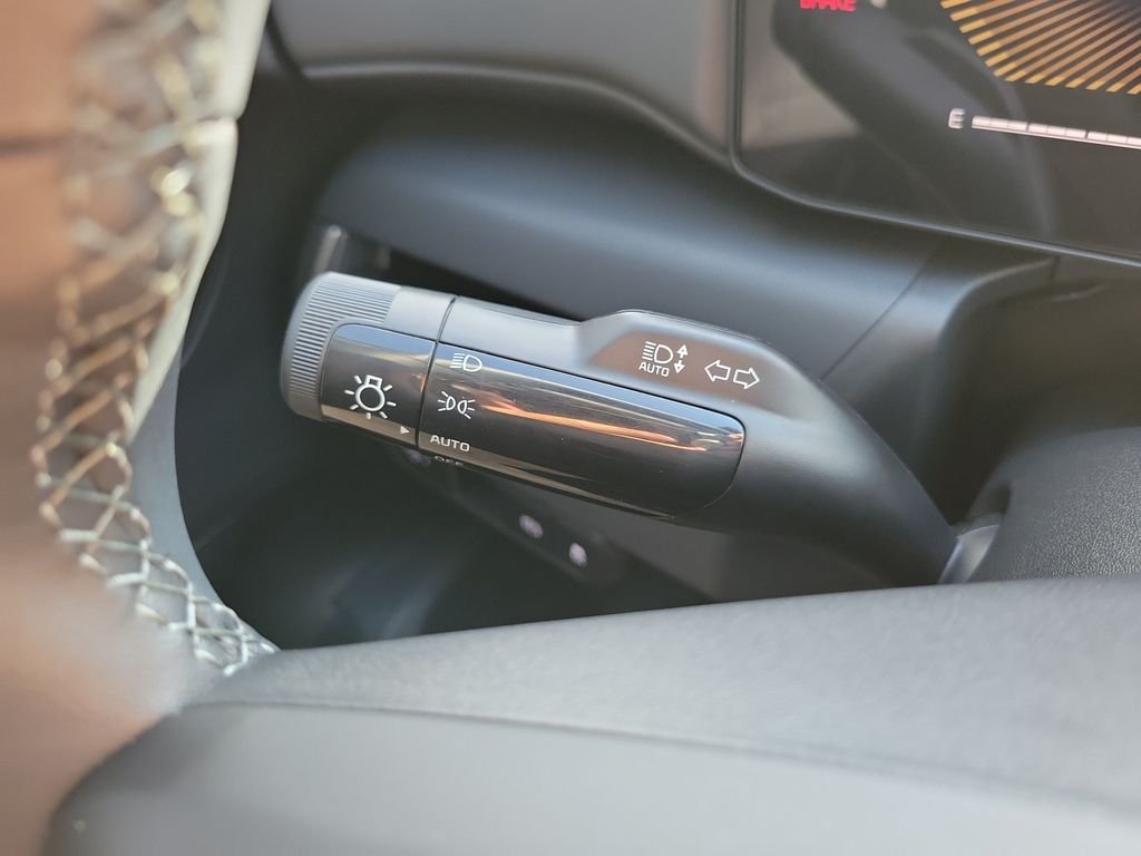New 2026 Morning Haze Kia EX Hatchback image 27