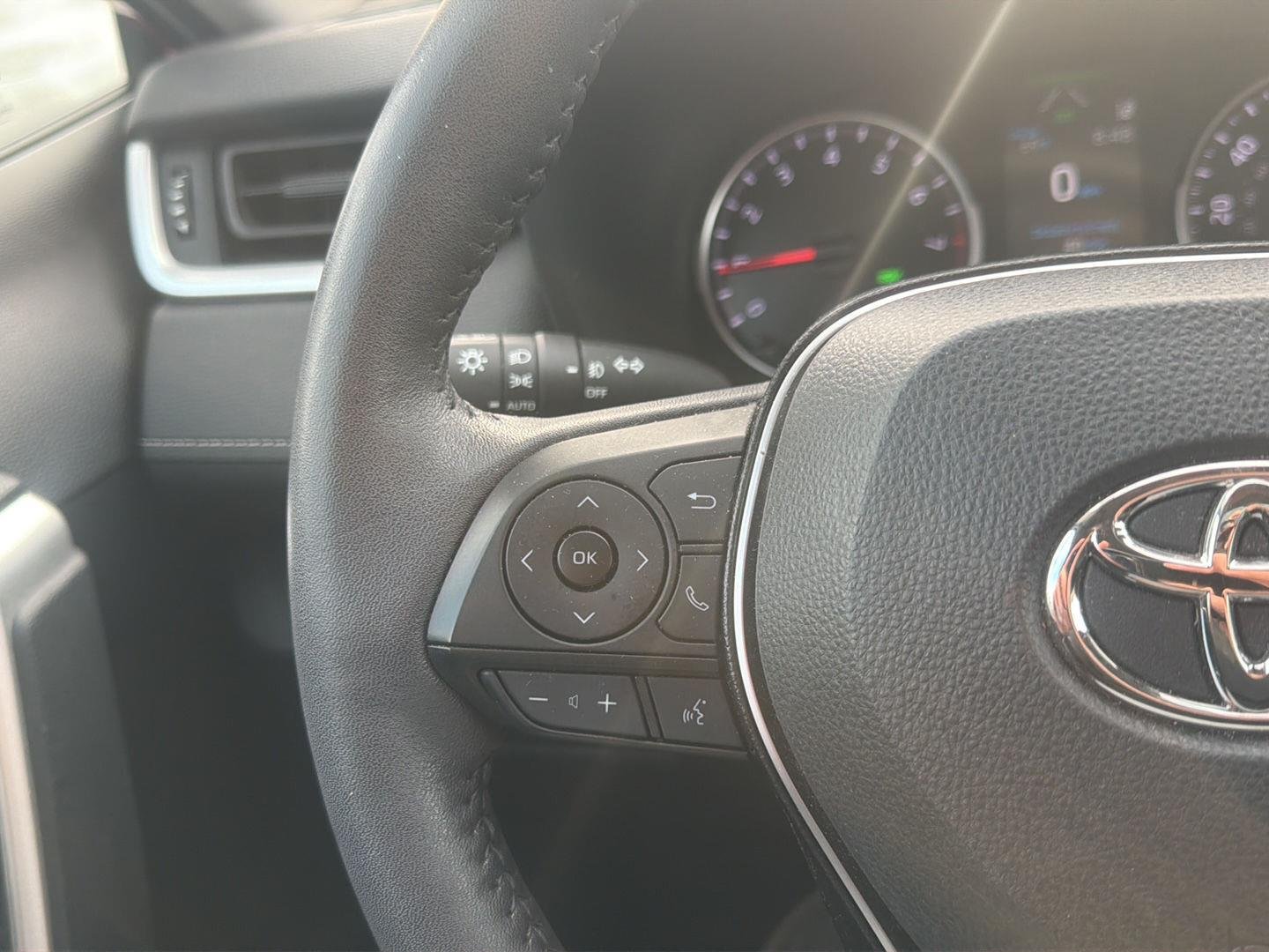Used 2021 Ruby Flare Pearl Toyota XLE image 12