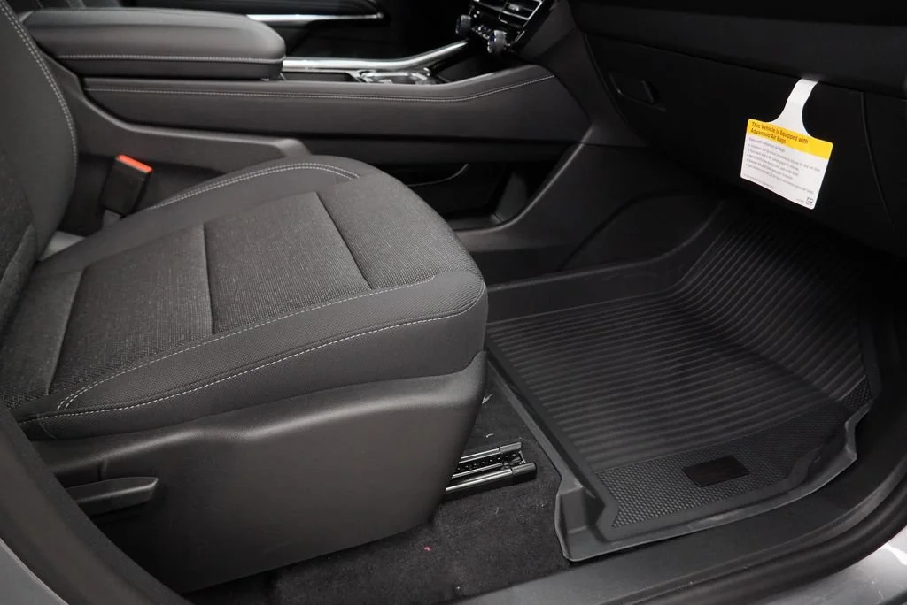 New 2027 Sterling Gray Metallic Chevrolet LT image 31