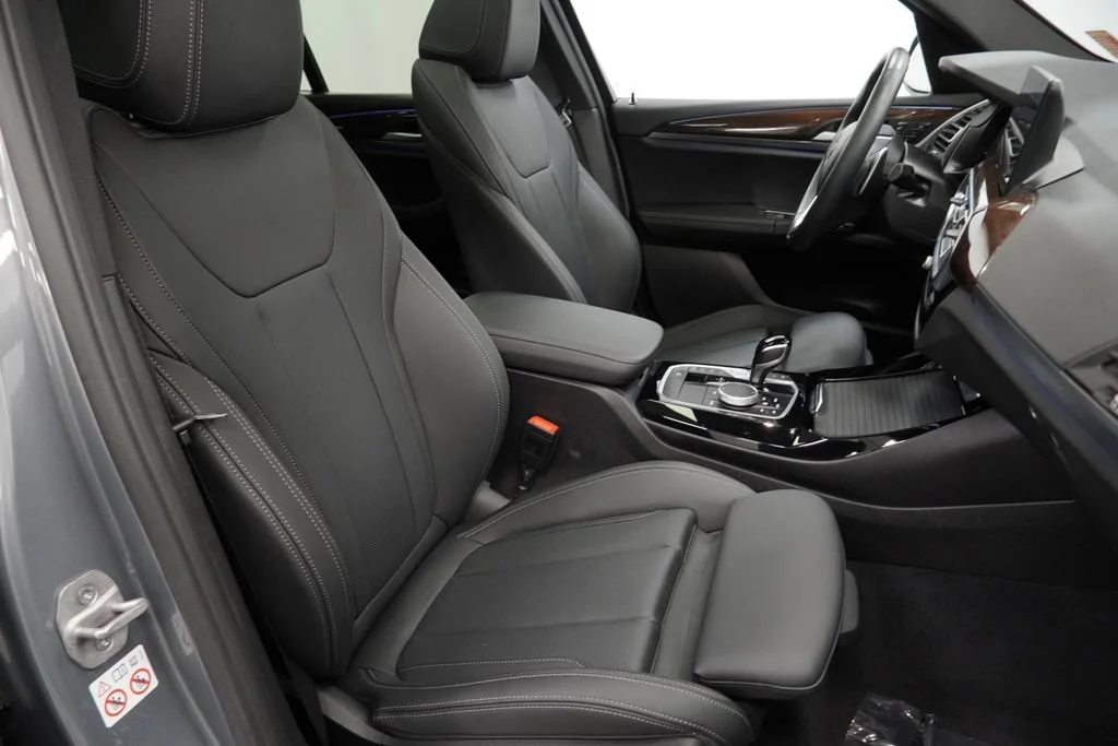 Used 2024 Gray BMW xDrive30i image 32