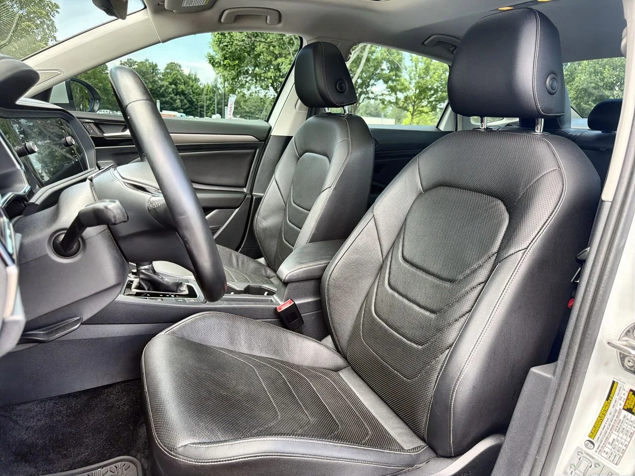 Used 2019 White Volkswagen 1.4T SEL Premium image 16