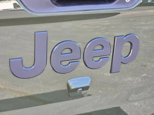 Used 2022 Green Jeep Sport image 17