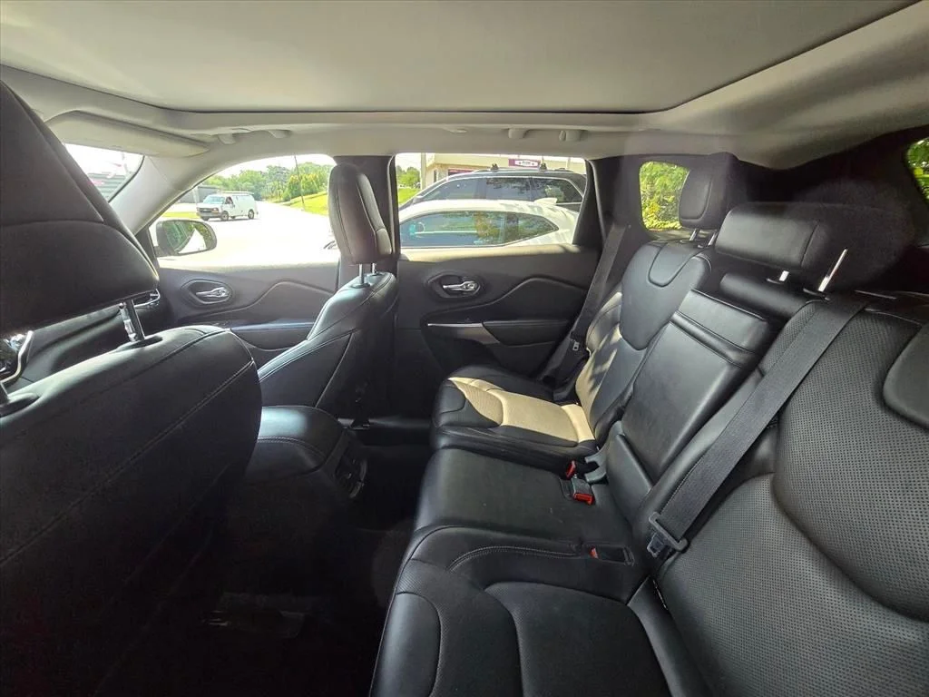 Used 2019 White Jeep Limited image 5