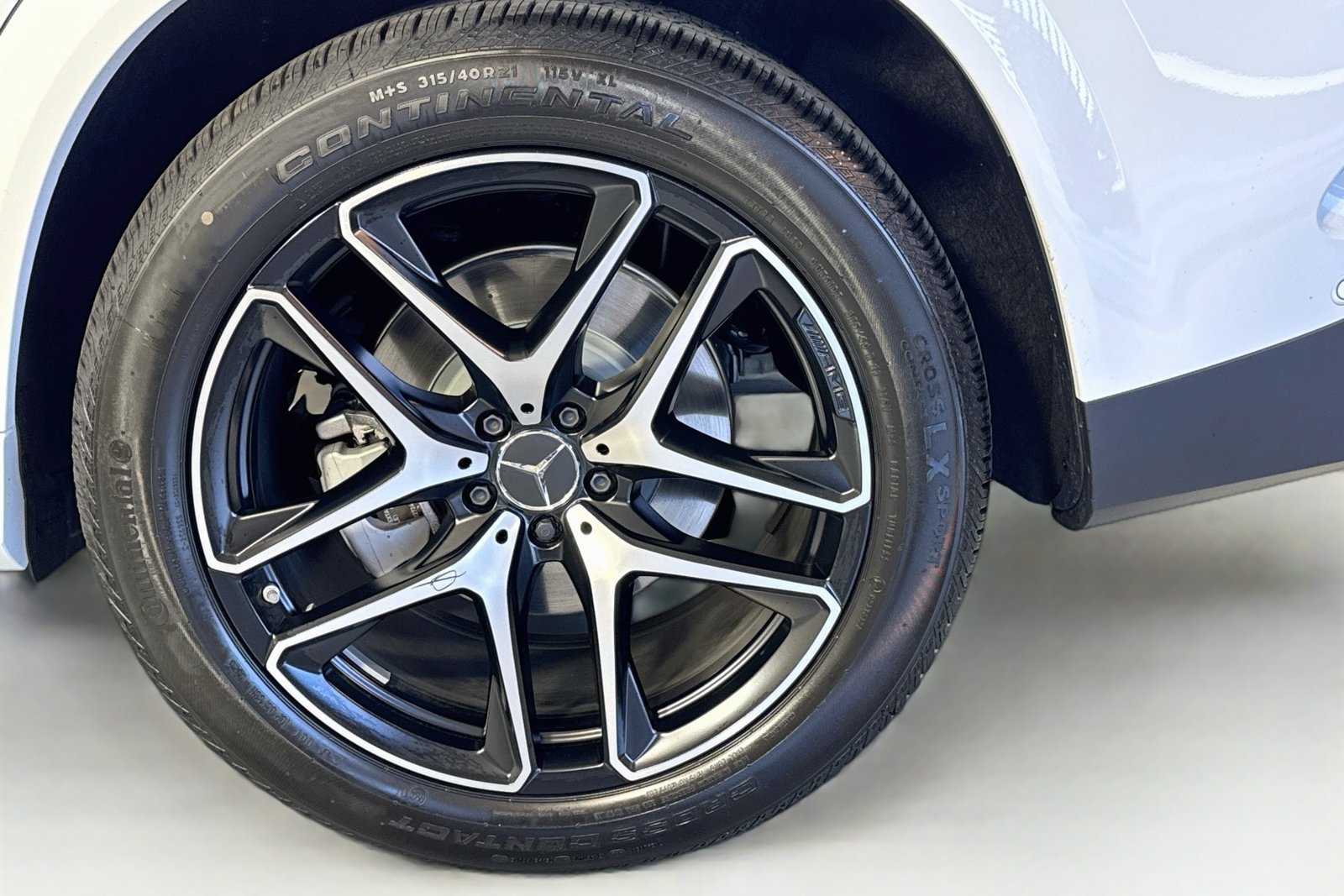 New 2026 MANUFAKTUR Moonlight White Metallic Mercedes-Benz AMG® GLE 53 image 29