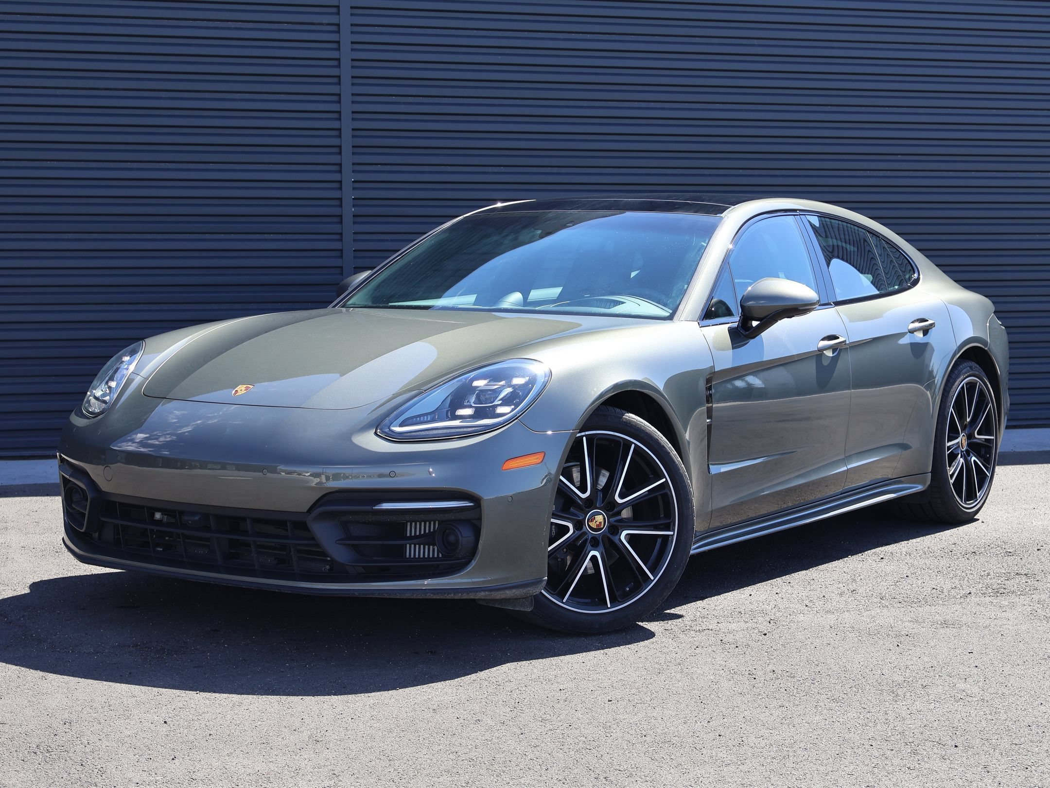 Certified Used 2023 Aventurine Green Metallic Porsche 4 image 1