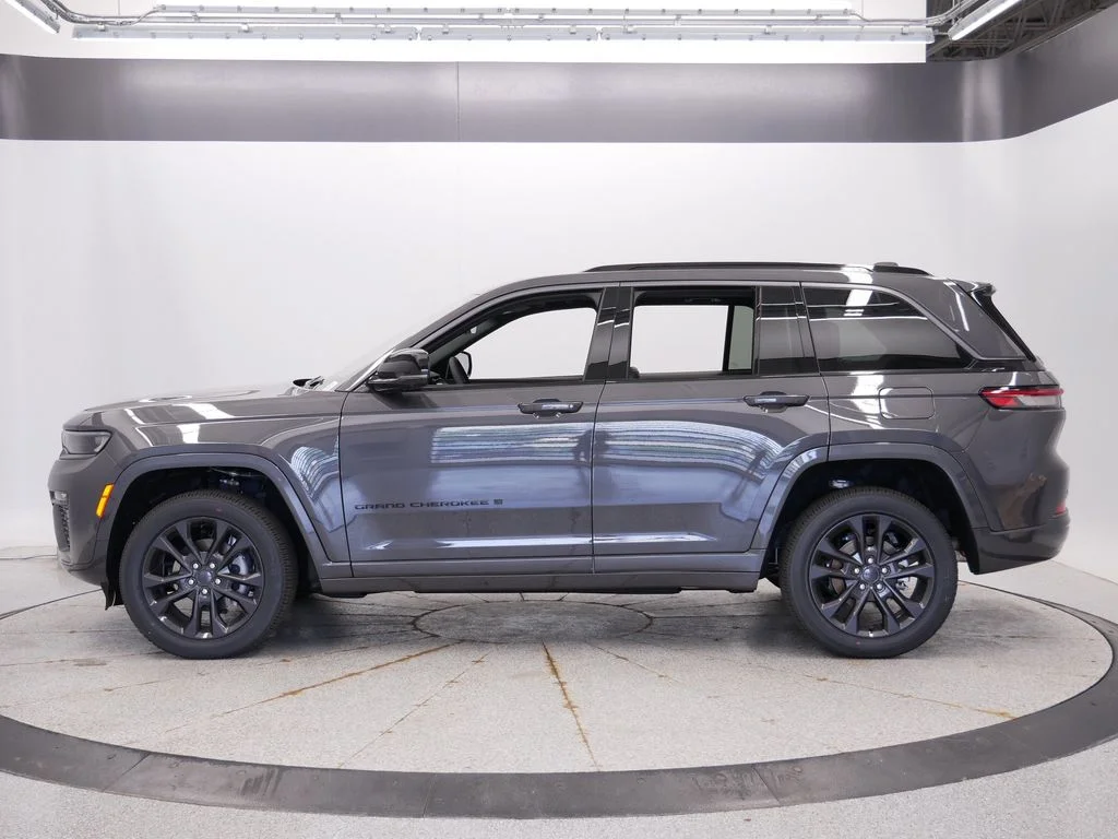New 2026 Baltic Gray Metallic Clearcoat Jeep Limited Reserve image 2