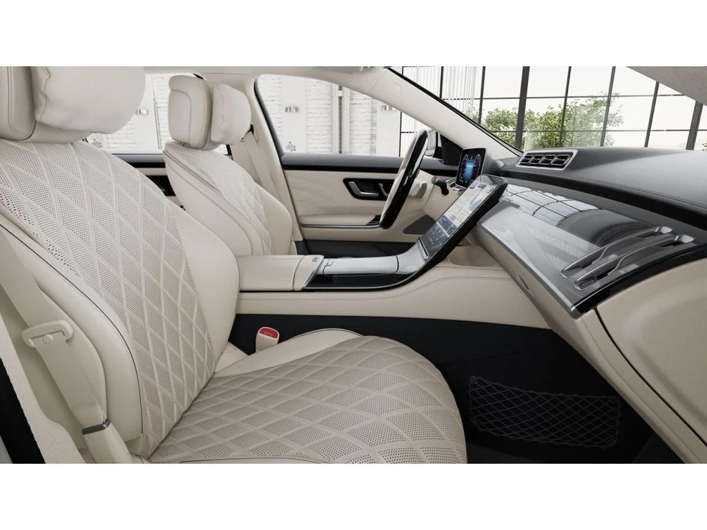 Used 2025 White Mercedes-Benz S 580e image 4