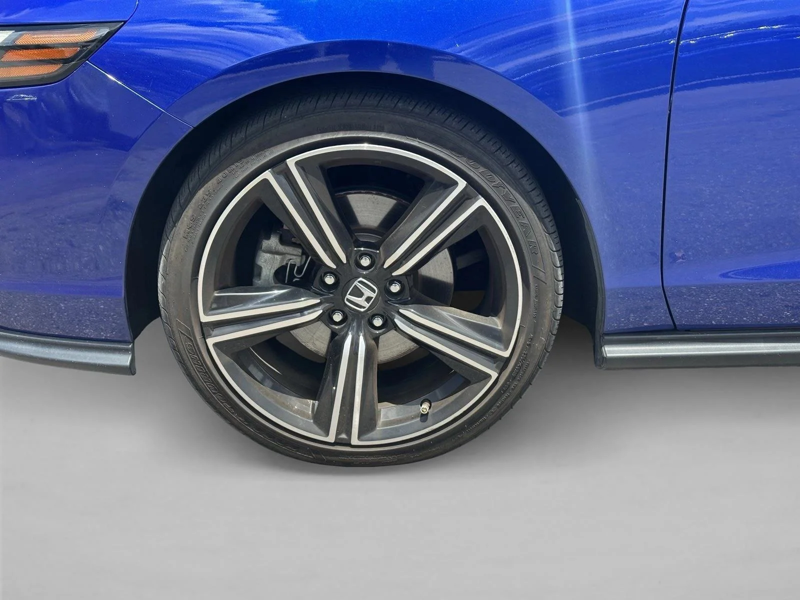 Used 2023 Still Night Pearl Honda Sport image 29