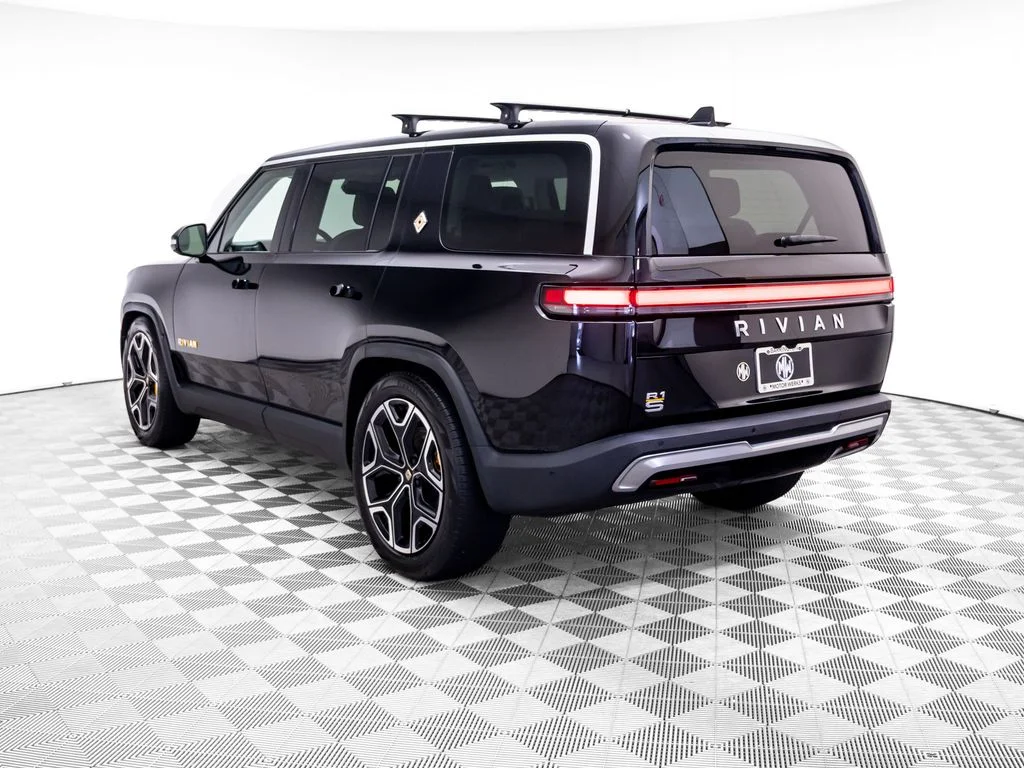 Used 2023  Rivian Adventure image 3