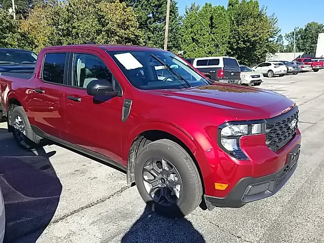 Used 2025 Red Ford XLT image 1