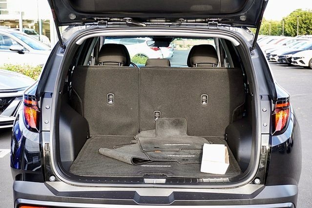 Used 2025 Black Hyundai SE image 13