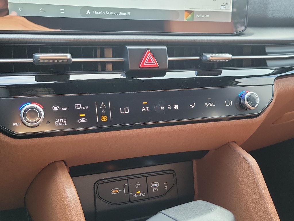 New 2027 Glacial White Pearl / Black Ro Kia X-Line image 33