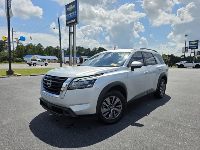 2024 Nissan Pathfinder SV