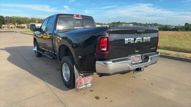 New 2026 Diamond Black Crystal Pearl-Coat Exterior Paint RAM Tradesman image 7