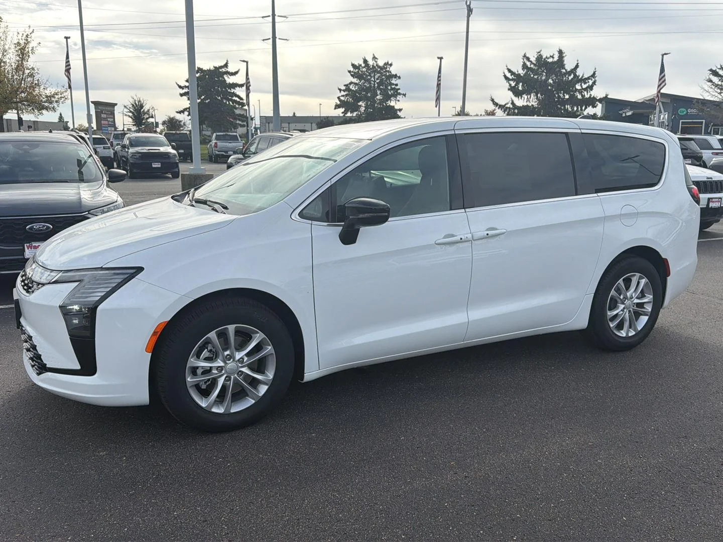 2027 Chrysler Pacifica Select