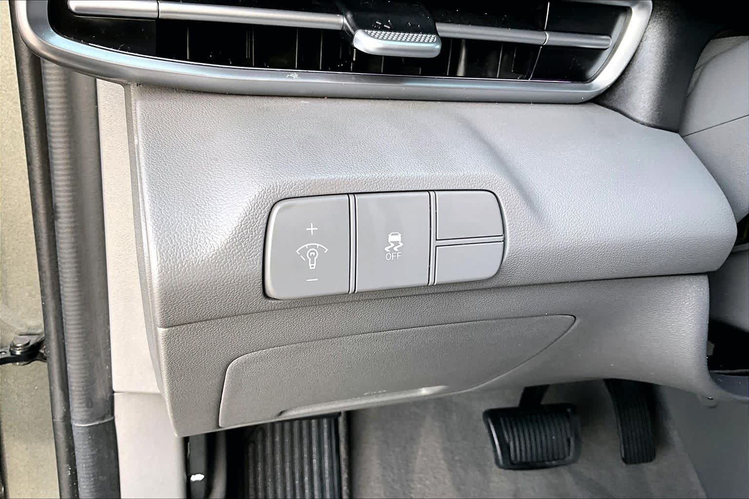 Used 2024 Amazon Gray Hyundai SEL image 36