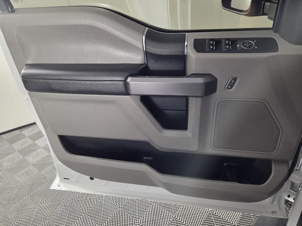 Used 2020 Oxford White Ford XLT image 23