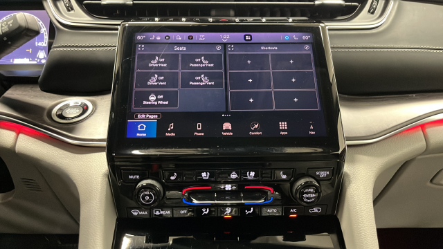 Used 2023 Diamond Black Crystal Pearlcoat Jeep Overland image 13