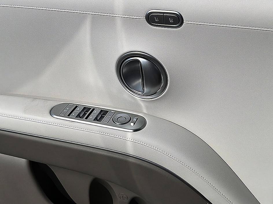 New 2027 Creamy White Pearl Hyundai Limited 8P image 15