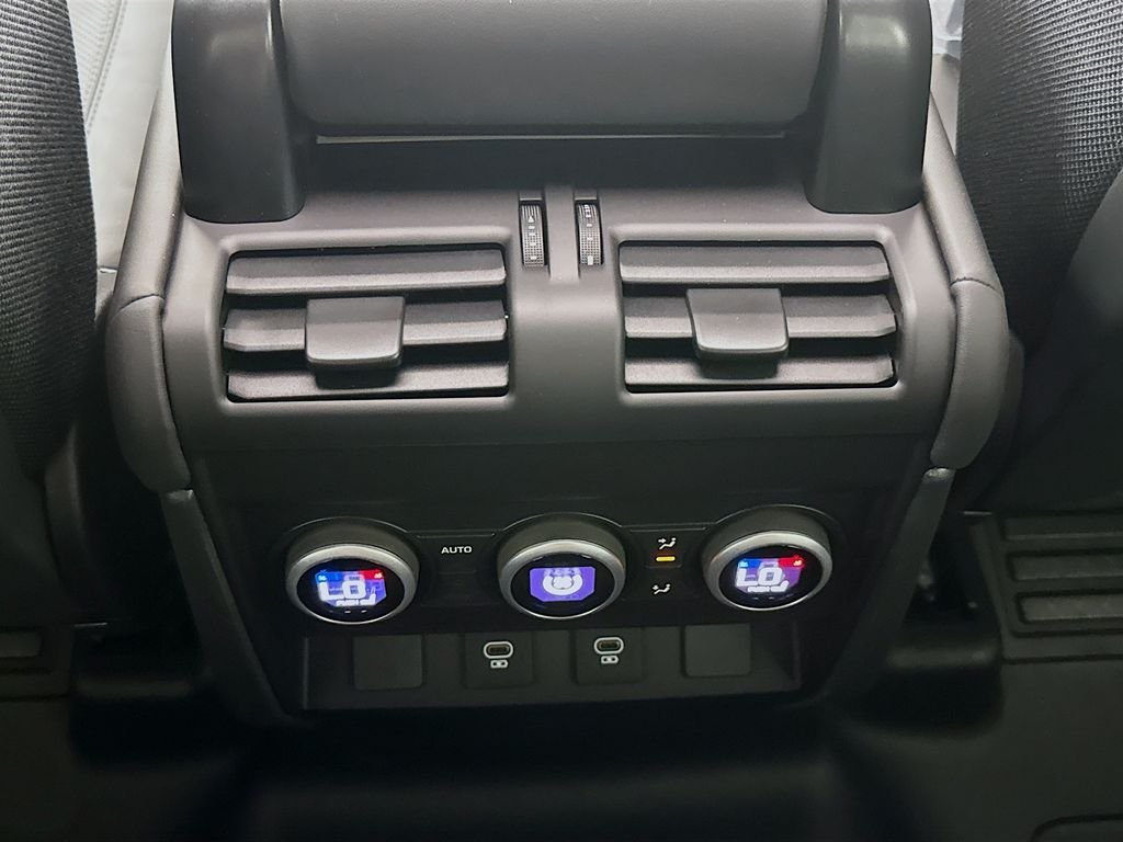 2025 Land Rover Defender V8 - Photo 27