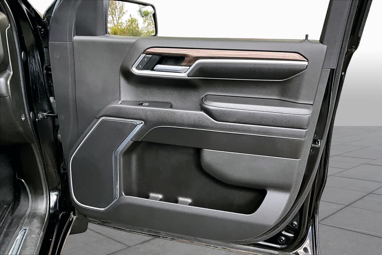 Used 2022 Black Chevrolet LT image 21