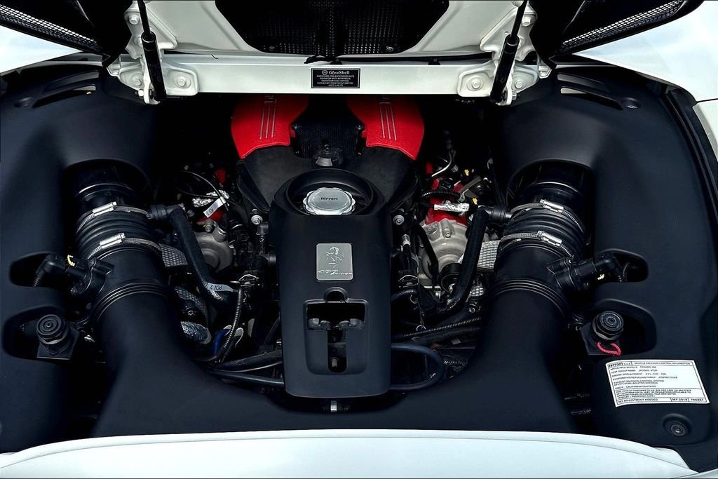 Used 2018  Ferrari  image 24