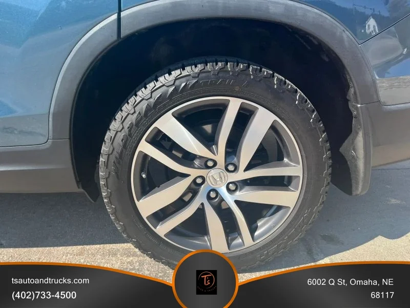 Used 2018 Blue Honda Touring Sport Utility 4D image 11
