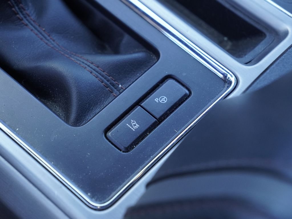 Used 2019 Black Ford Platinum image 19