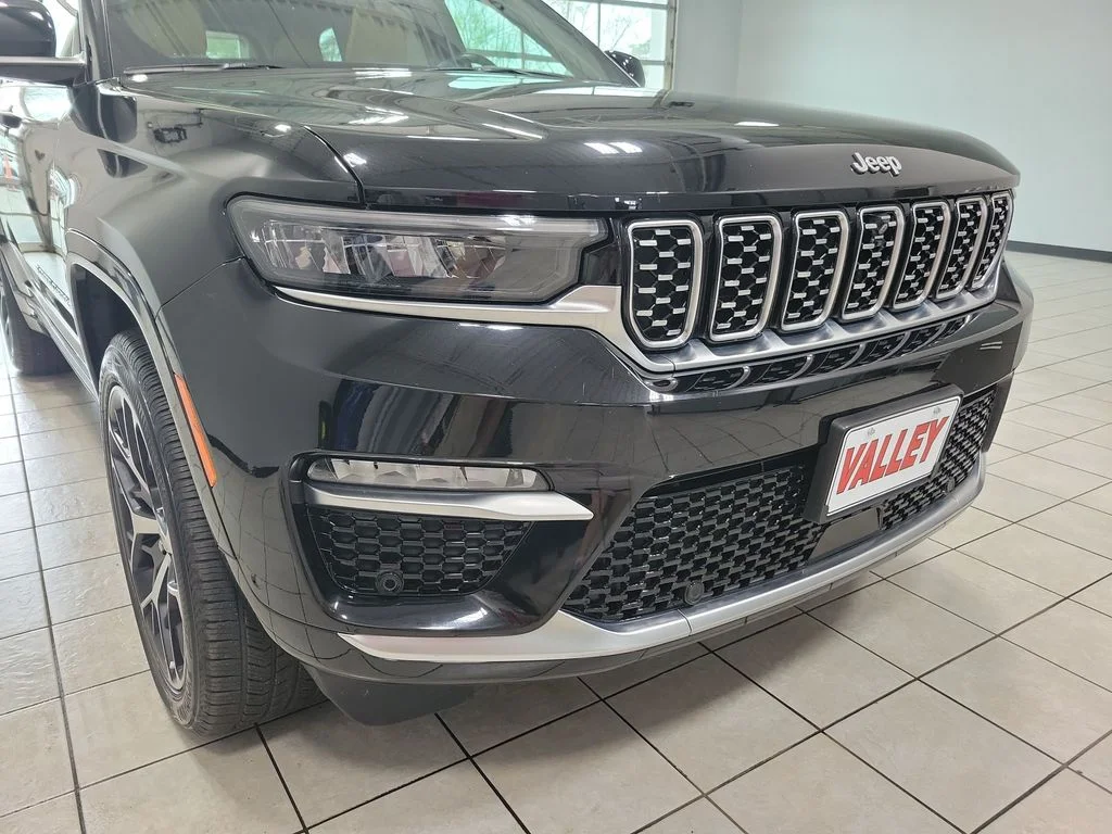 Used 2022 Black Jeep Summit Reserve image 26