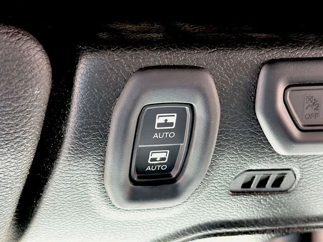 Used 2023 Silver Jeep Sport S image 12