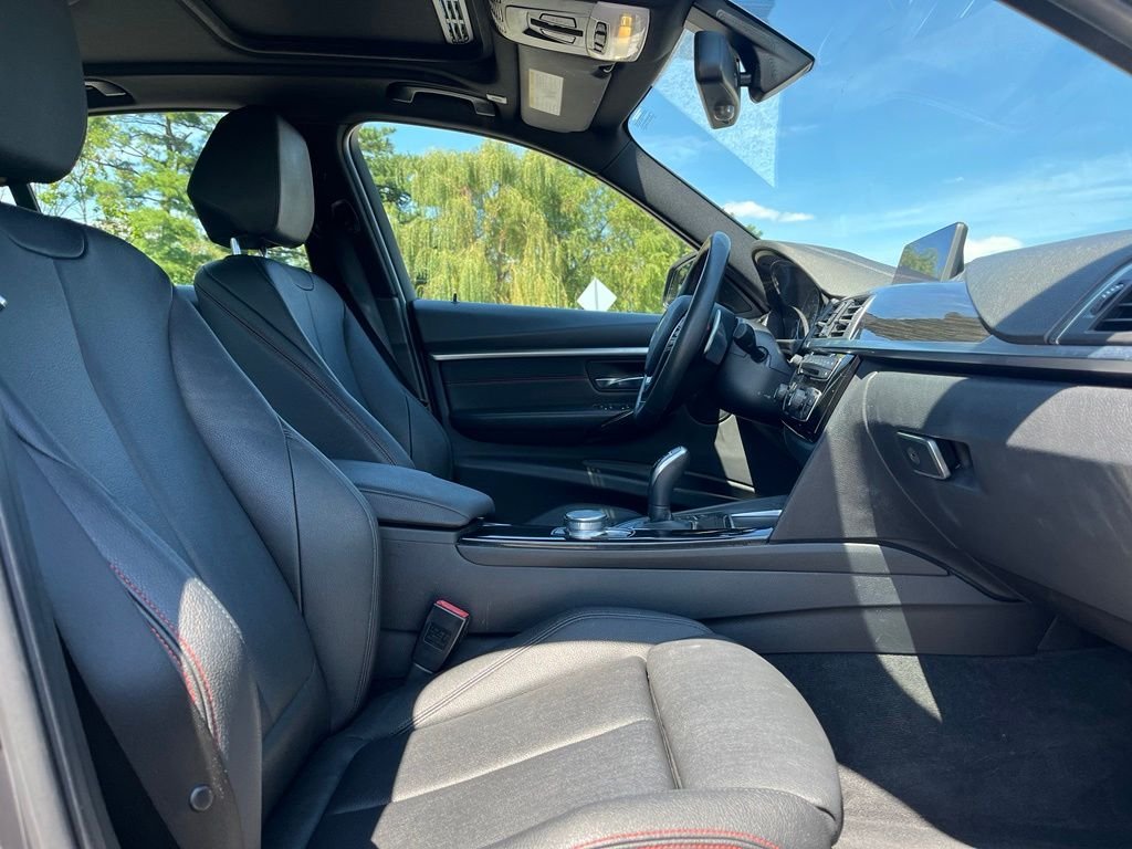 Used 2018 Mineral Grey Metallic BMW 330i xDrive image 25